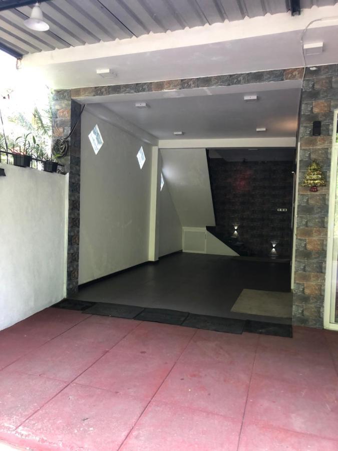 Jenushi Homestay Kandy Eksteriør bilde