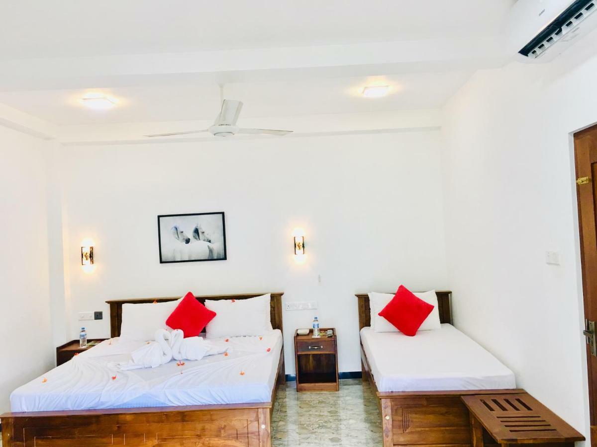Jenushi Homestay Kandy Eksteriør bilde